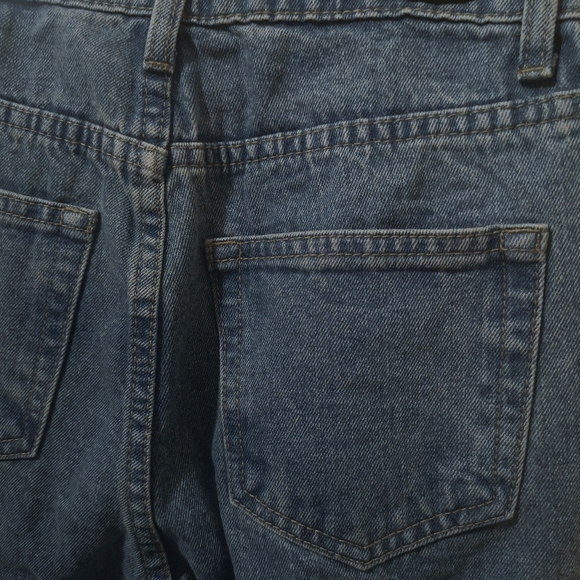 ThCreasa SHORT Super High-Waisted Mom Jeans - Picture 4 of 5